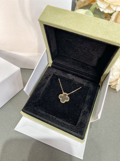 Pomuse CLOVER ROCK CRYSTAL ROSE GOLD NECKLACE