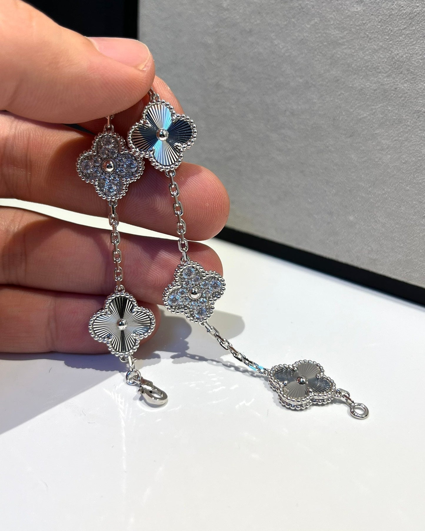 Pomuse CLOVER 5 MOTIF SILVER DIAMOND BRACELET