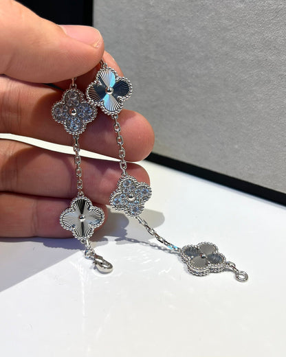 Pomuse CLOVER 5 MOTIF SILVER DIAMOND BRACELET