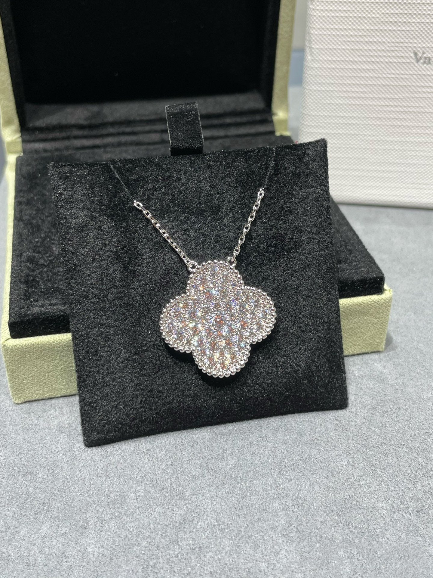 Pomuse CLOVER 25MM LARGE PENDANT DIAMOND PAVED SILVER NECKLACE