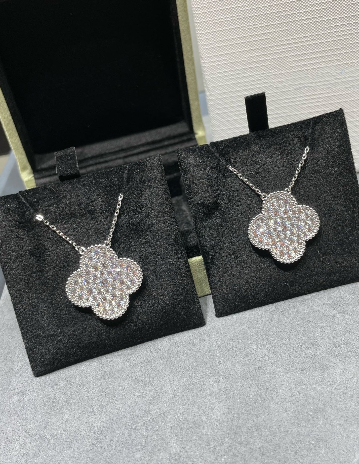 Pomuse CLOVER 25MM LARGE PENDANT DIAMOND PAVED SILVER NECKLACE