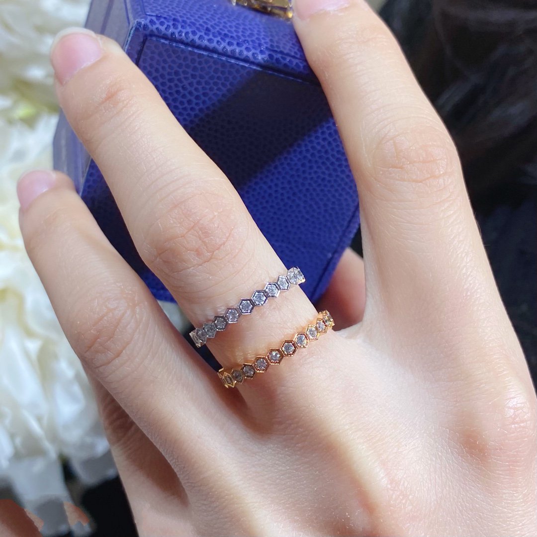 Pomuse BEE LOVE DIAMOND PAVED SMALL RING
