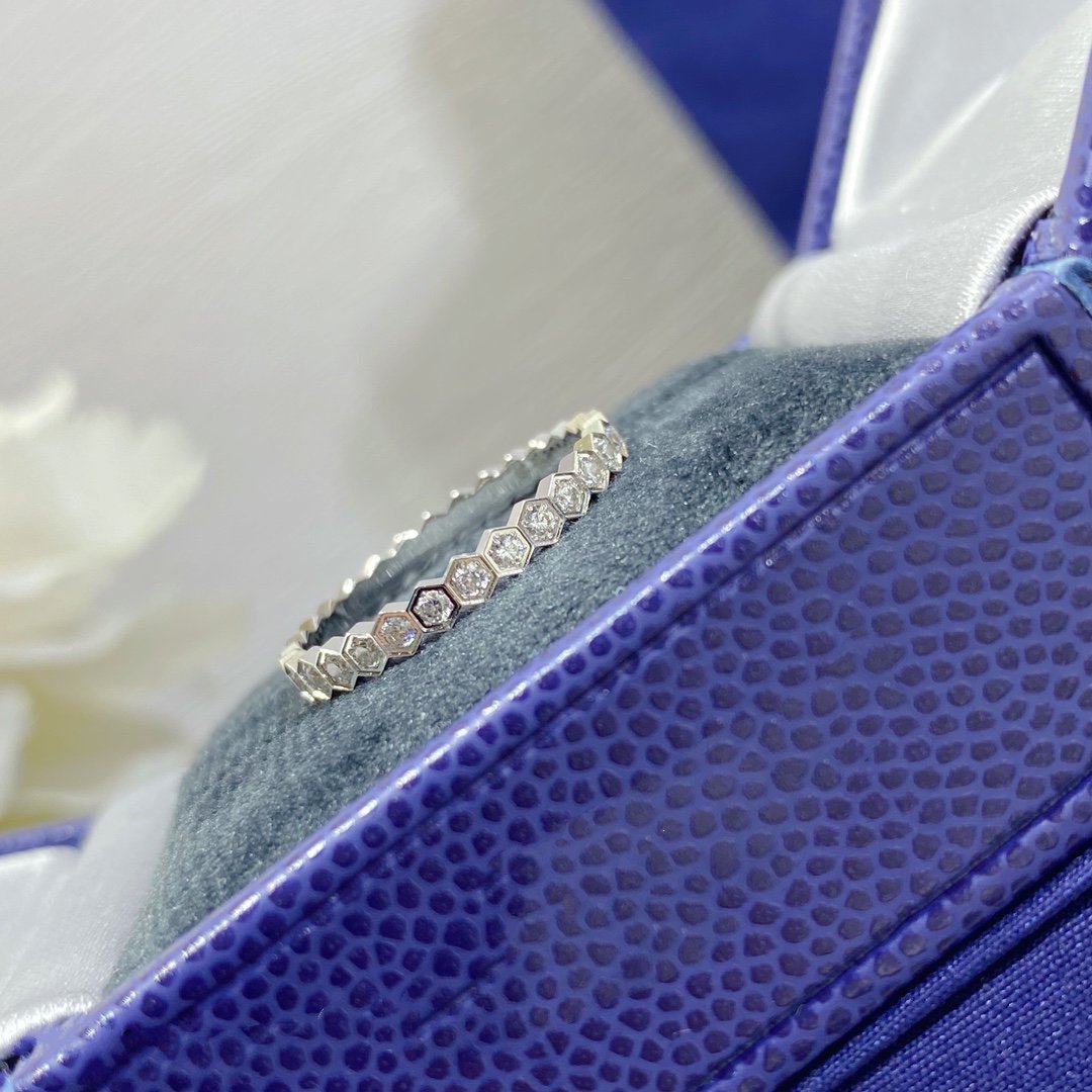 Pomuse BEE LOVE DIAMOND PAVED SMALL RING