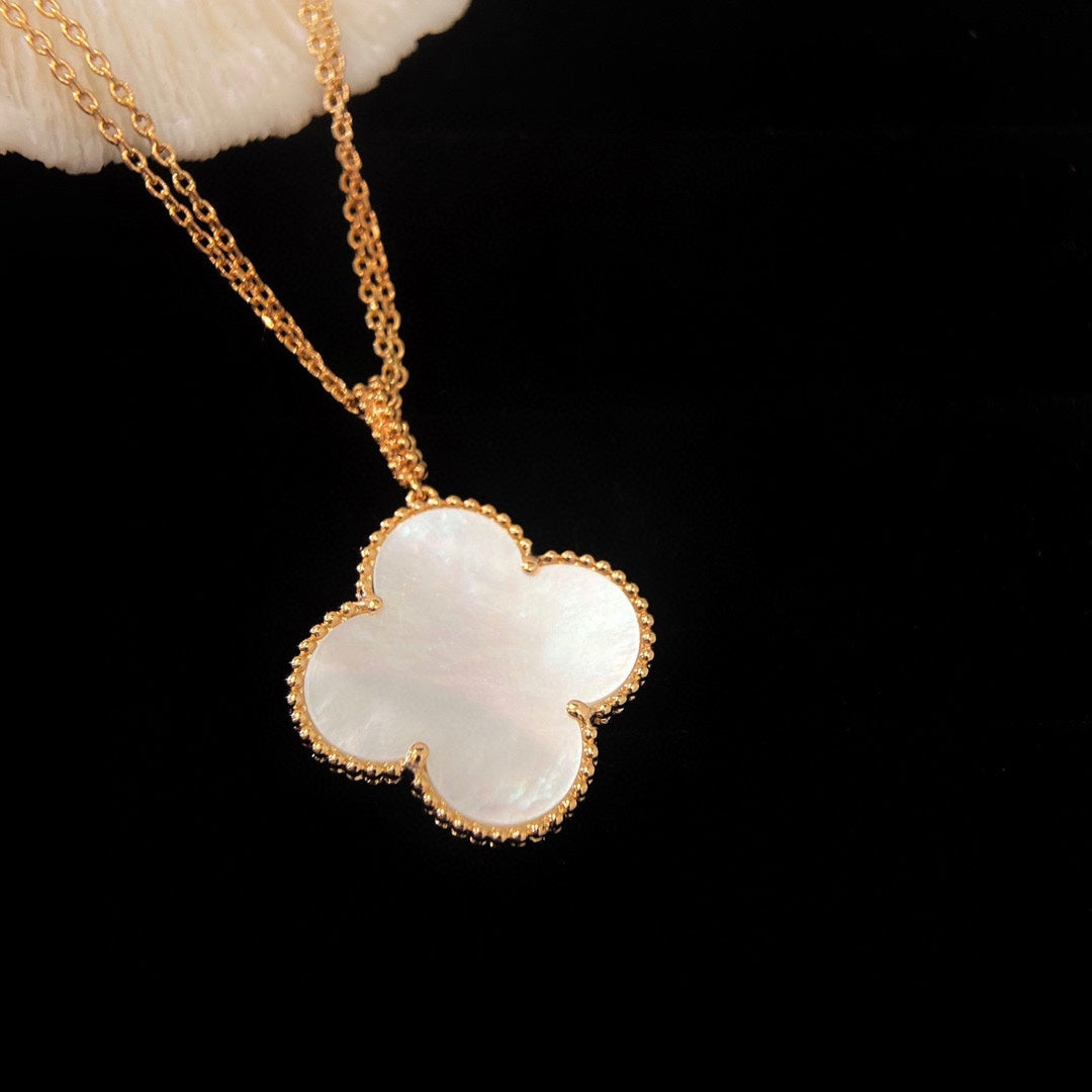Pomuse CLOVER 25MM MOP LARGE PENDANT NECKLACE
