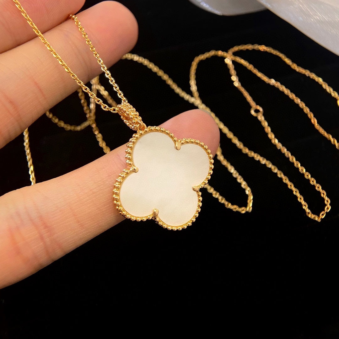 Pomuse CLOVER 25MM MOP LARGE PENDANT NECKLACE