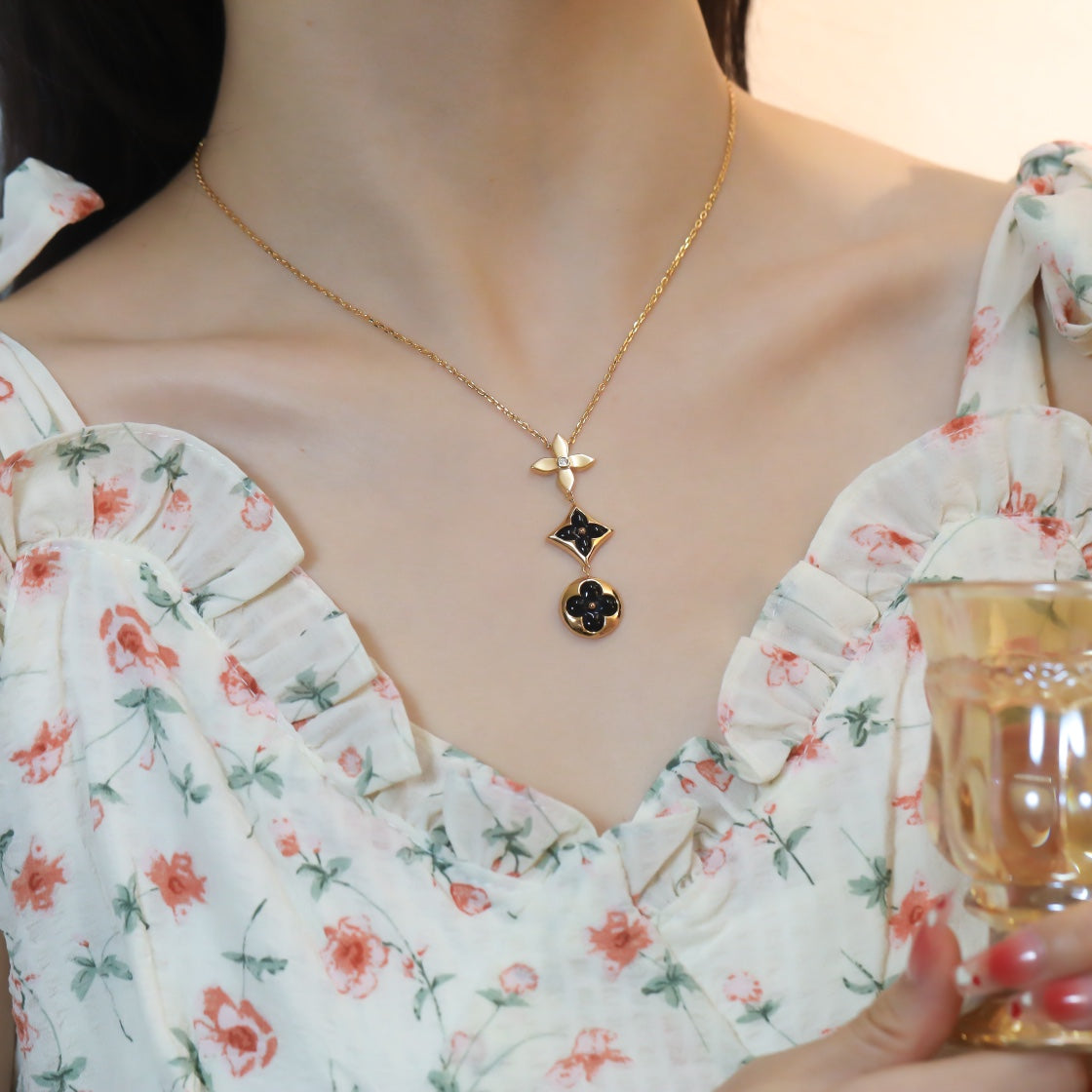 Pomuse STAR AND SUN ONYX PINK GOLD NECKLACE