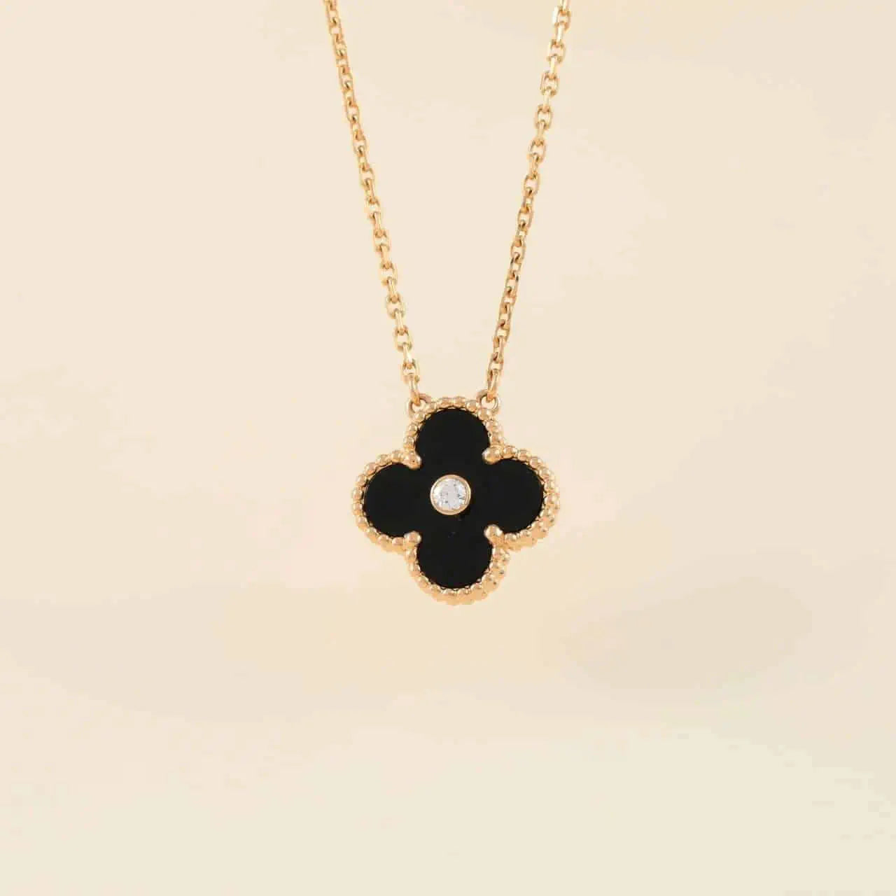 Pomuse CLOVER 15MM DIAMOND ONYX NECKLACE
