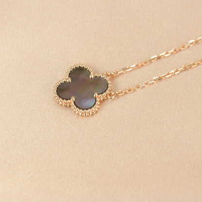 Pomuse Halskette „Clover“, 15 mm, graues Perlmutt
