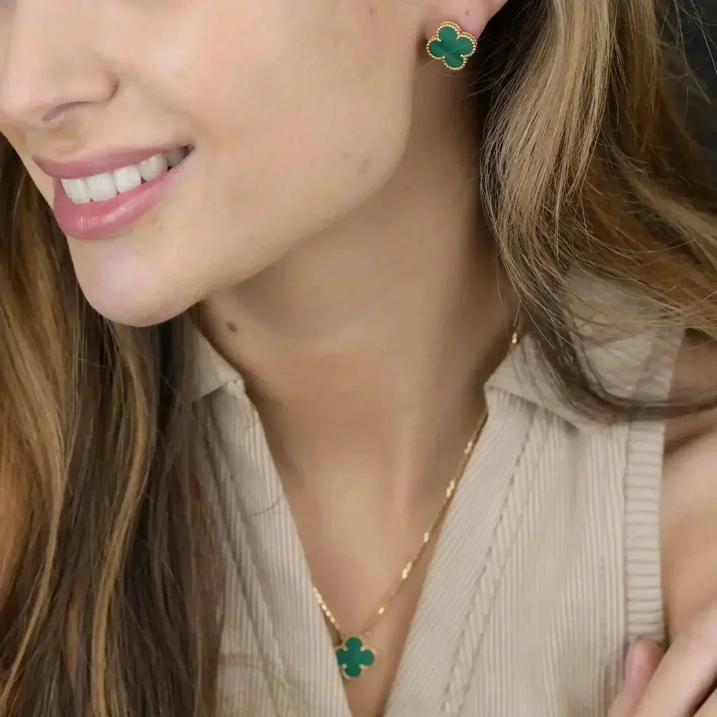 Pomuse CLOVER MINI 9.5MM MALACHITE  EARRINGS
