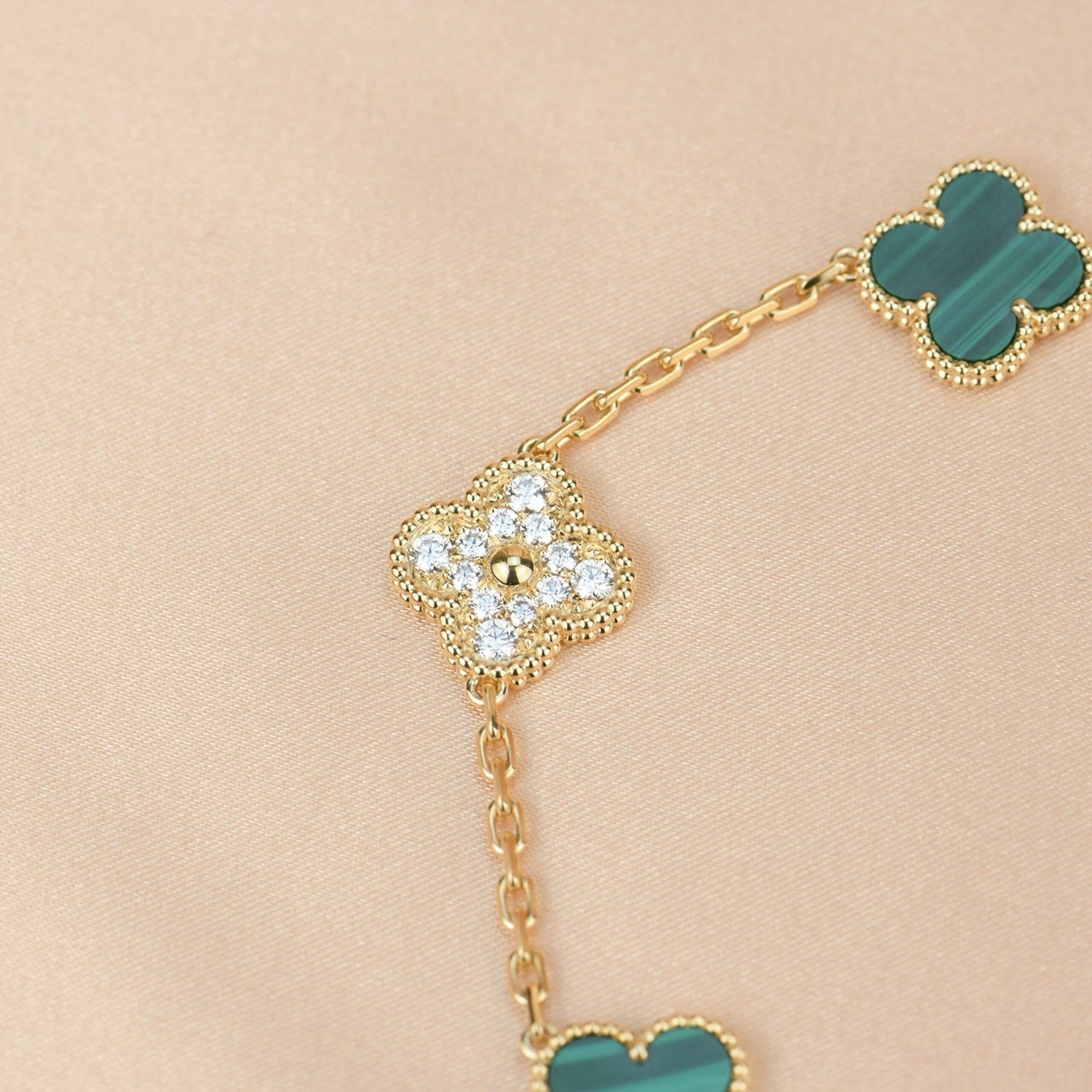 Pomuse CLOVER  5 MOTIF MALACHITE DIAMOND BRACELET