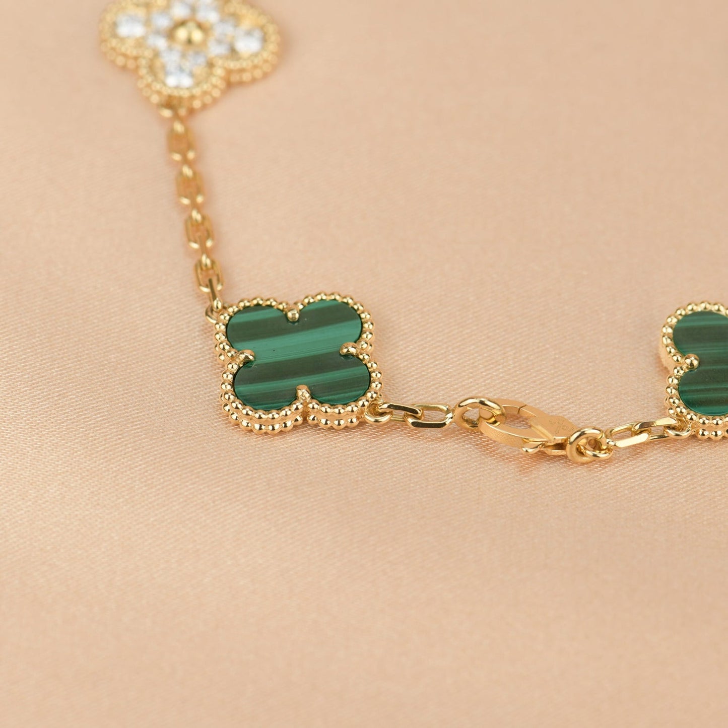 Pomuse CLOVER  5 MOTIF MALACHITE DIAMOND BRACELET