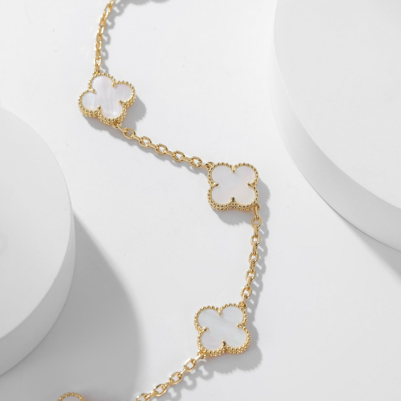 Pomuse CLOVER 10 MOTIFS WHITE MOTHER OF PEARL NECKLACE