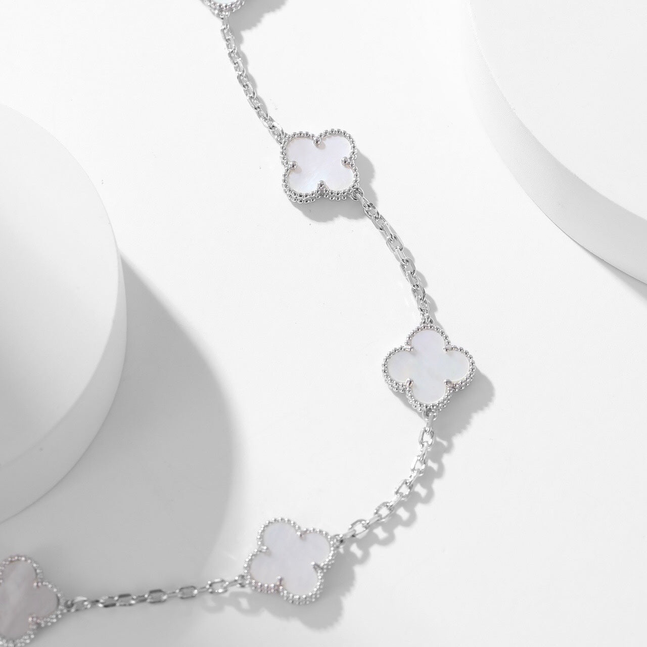 Pomuse CLOVER 10 MOTIFS WHITE MOTHER OF PEARL NECKLACE