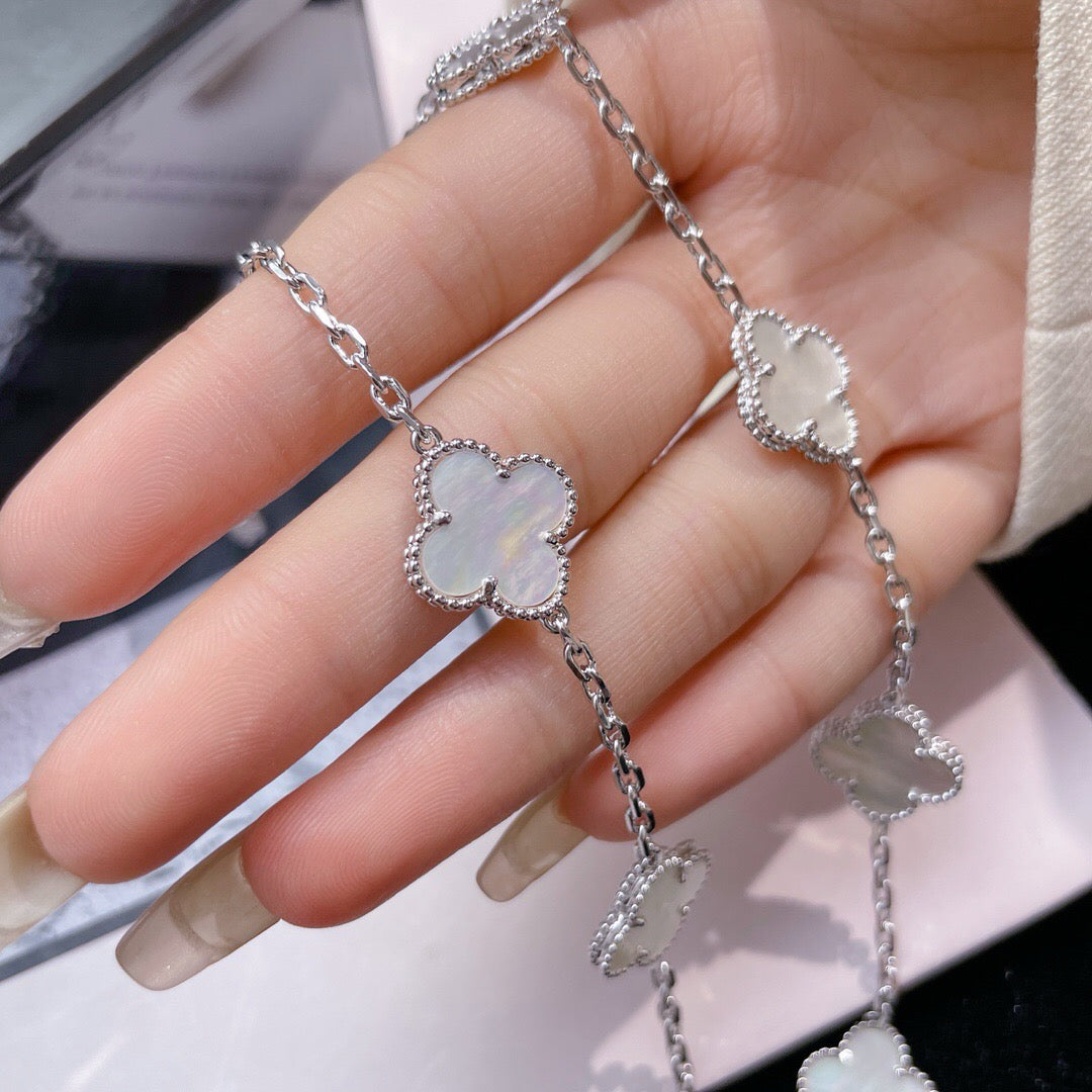 Pomuse CLOVER 10 MOTIFS WHITE MOTHER OF PEARL NECKLACE