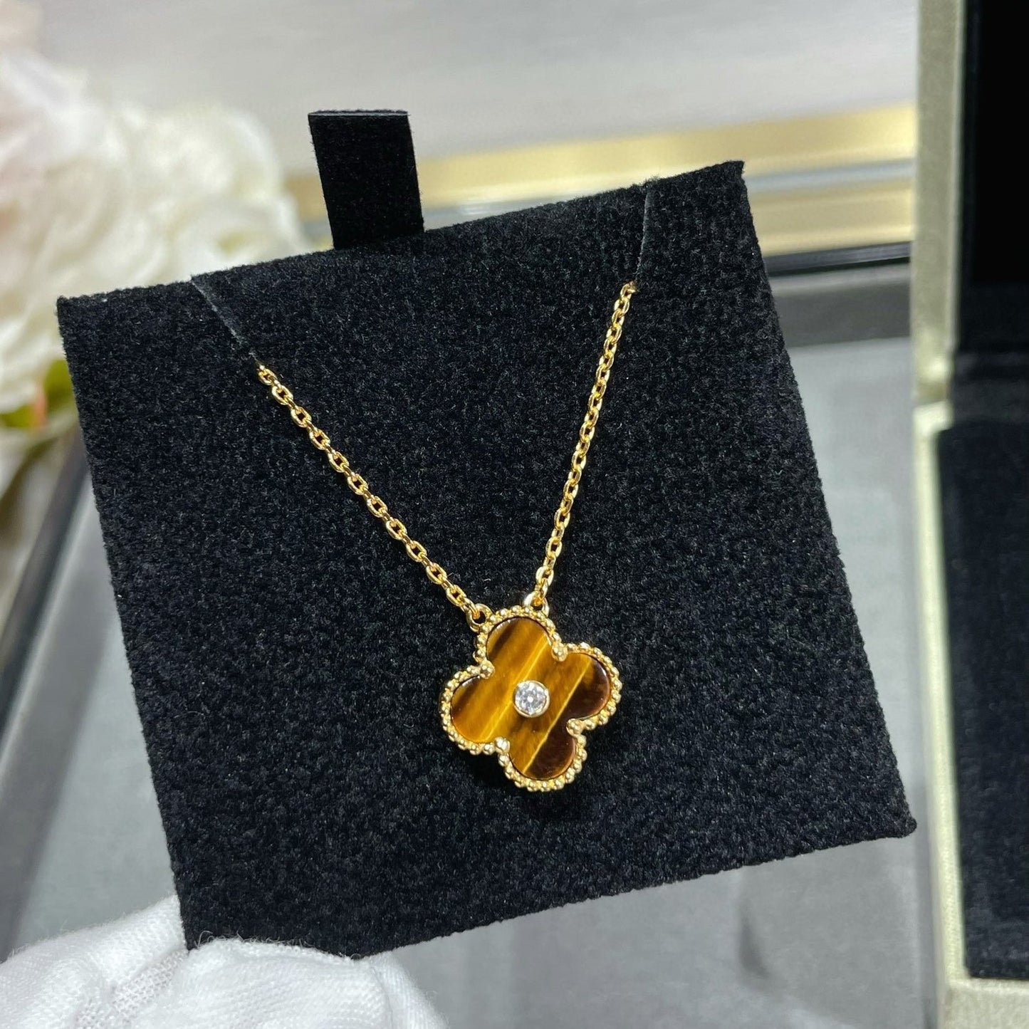 Pomuse CLOVER 15MM DIAMOND AND YELLOW TIGER'S EYE AGATE NECKLACE