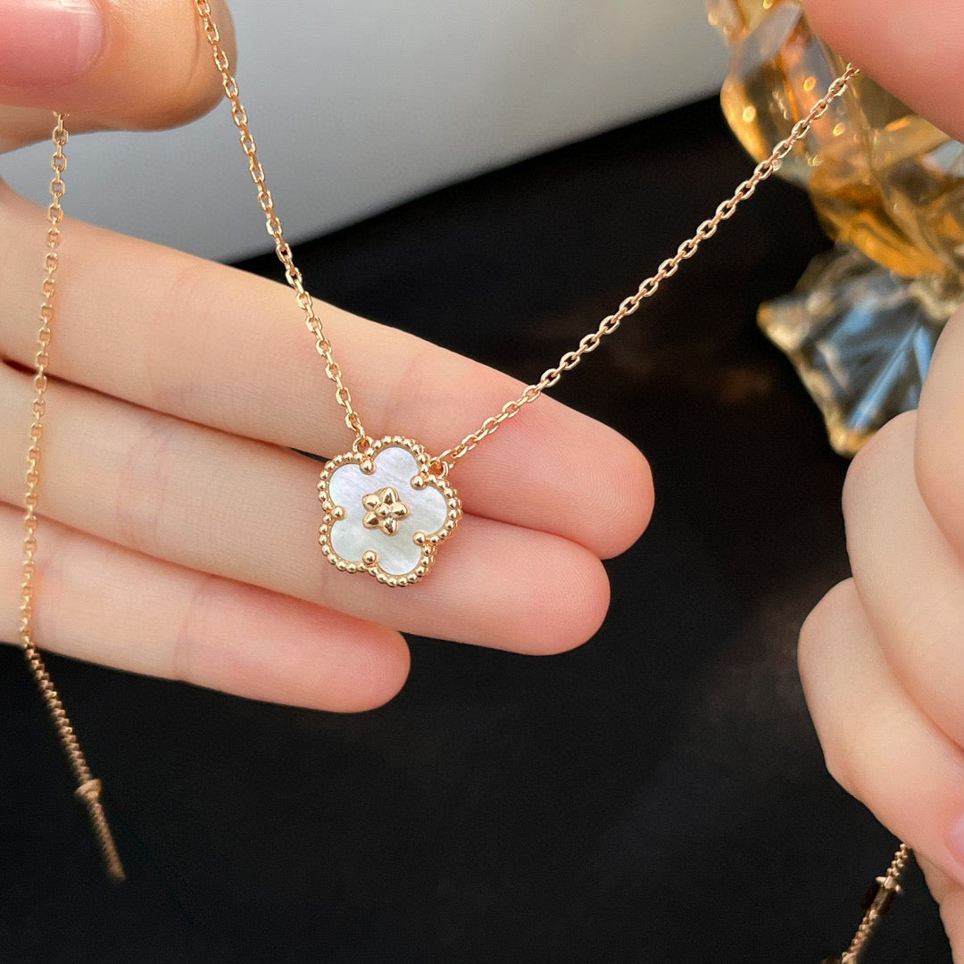 Pomuse LUCKY  WHITE MOP  PLUM BLOSSOM NECKLACE
