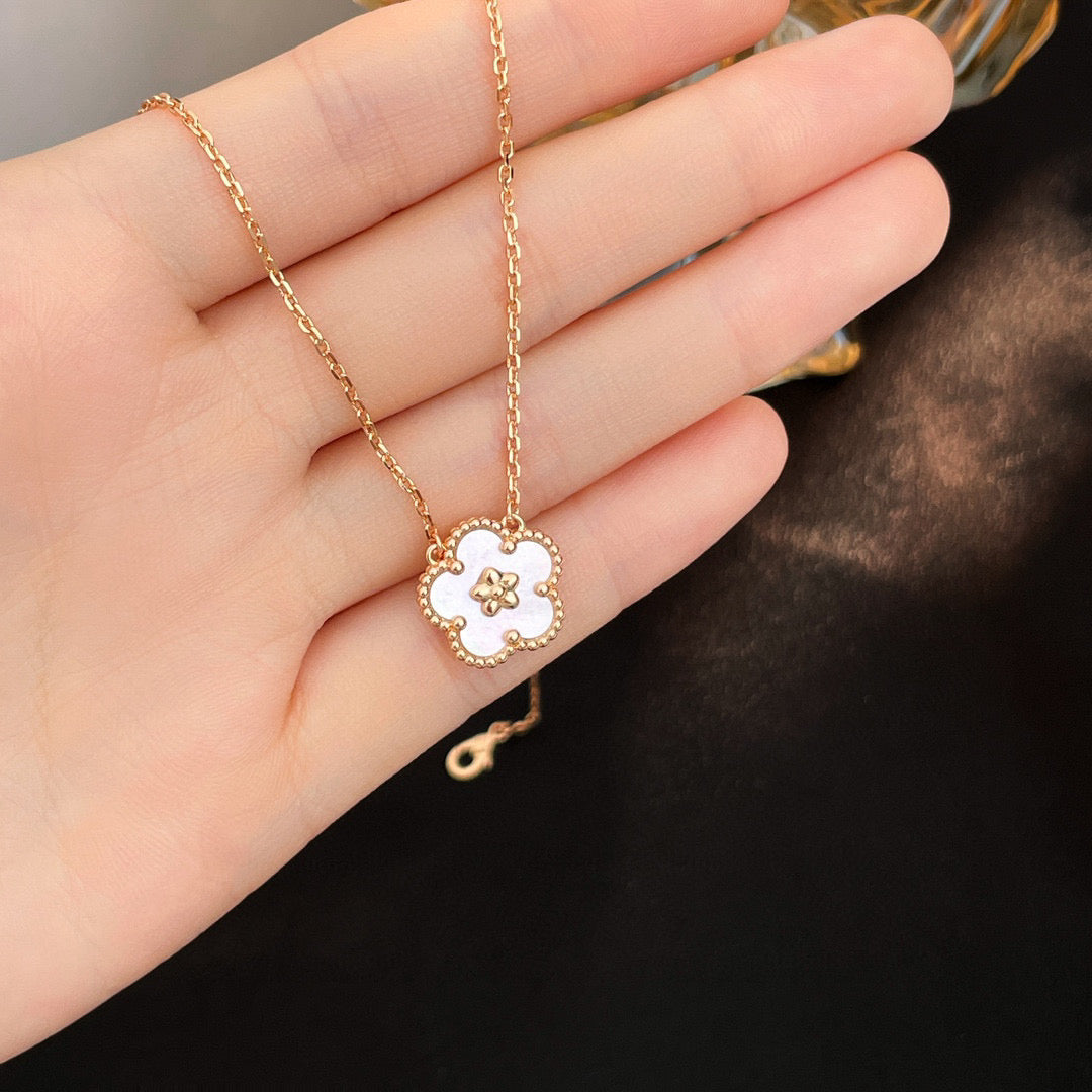 Pomuse LUCKY  WHITE MOP  PLUM BLOSSOM NECKLACE
