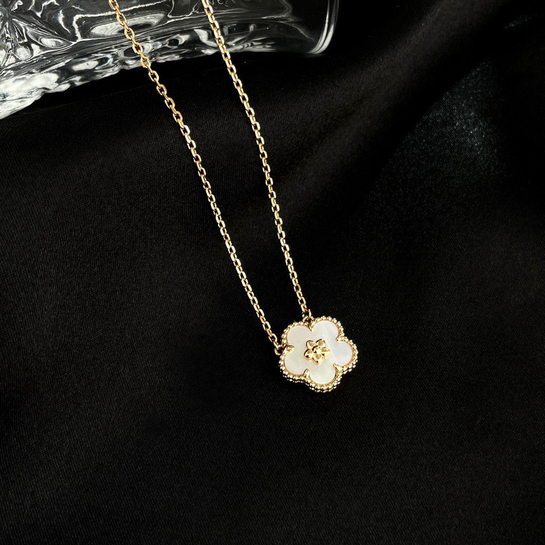 Pomuse LUCKY  WHITE MOP  PLUM BLOSSOM NECKLACE