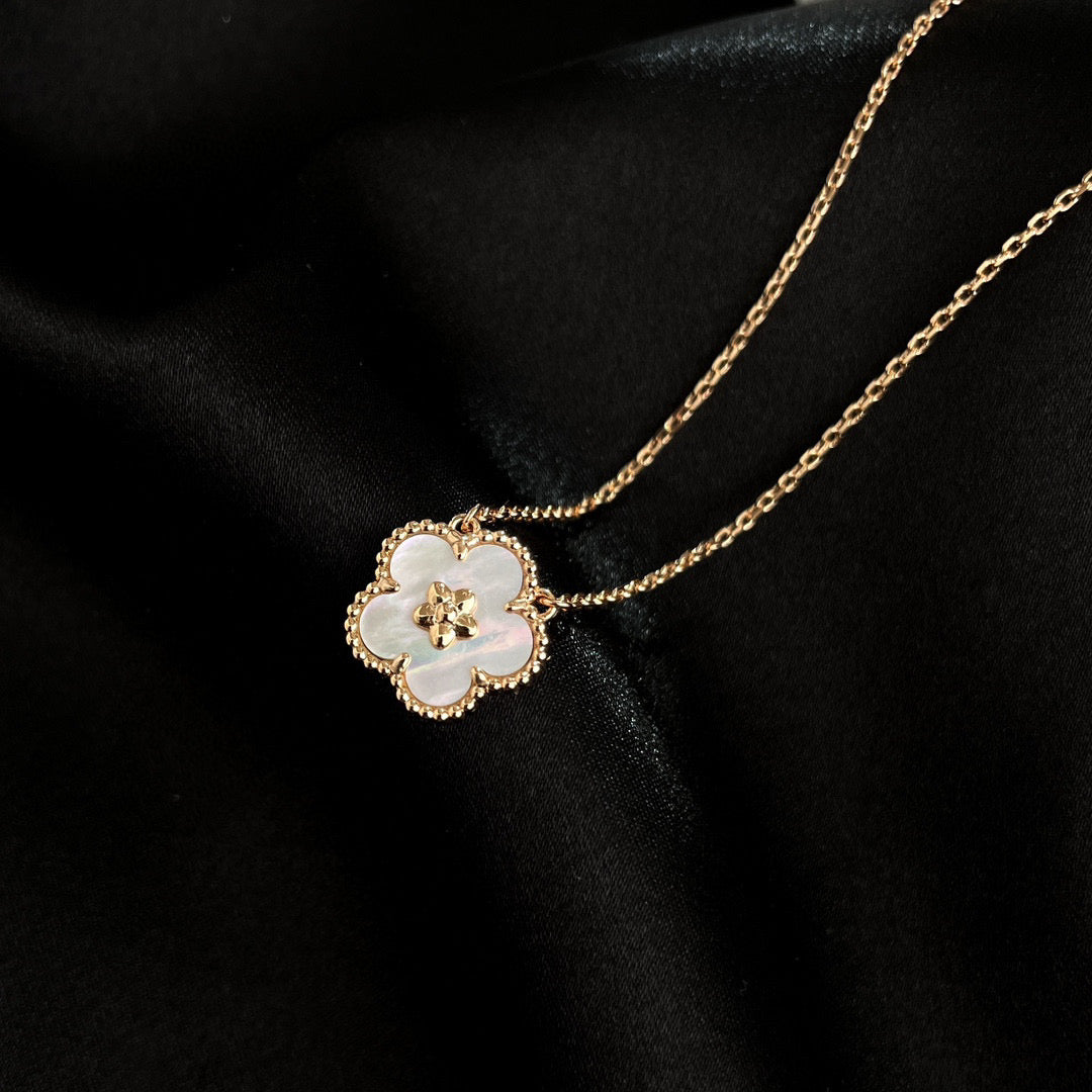 Pomuse LUCKY  WHITE MOP  PLUM BLOSSOM NECKLACE