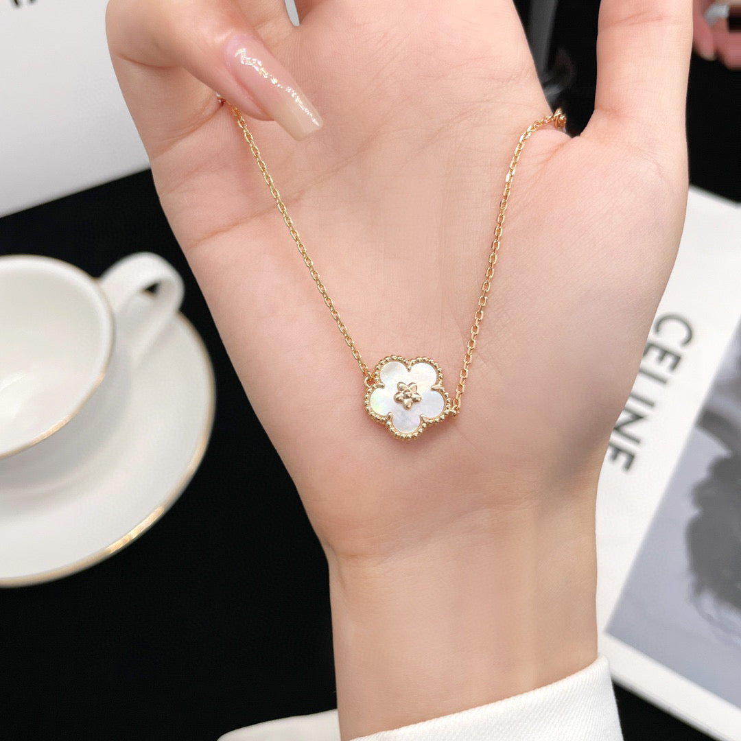 Pomuse LUCKY WHITE MOP PLUM BLOSSOM  BRACELET