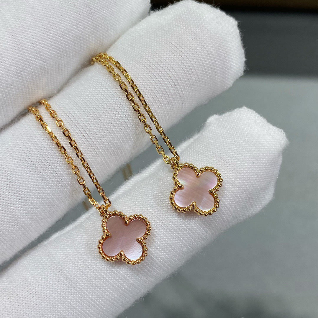 Pomuse – Halskette mit Kleeblatt-Anhänger, 15 mm, rosa Perlmutt, einzelne Blume