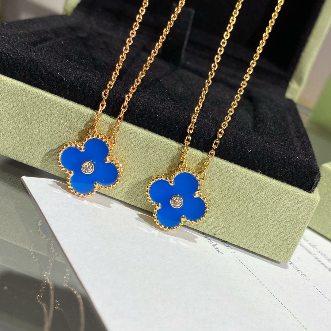 Pomuse CLOVER 15MM DIAMOND AND BLUE AGATE NECKLACE
