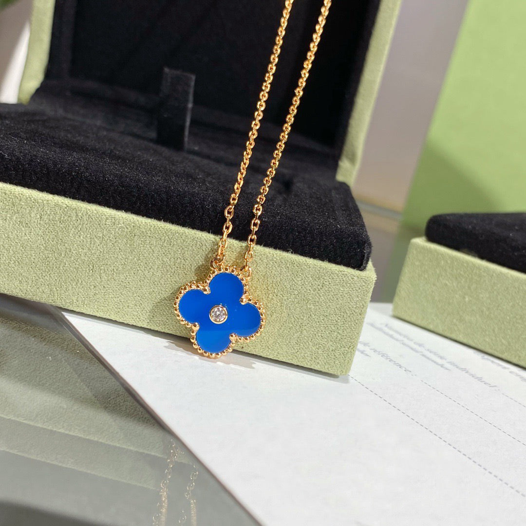 Pomuse CLOVER 15MM DIAMOND AND BLUE AGATE NECKLACE