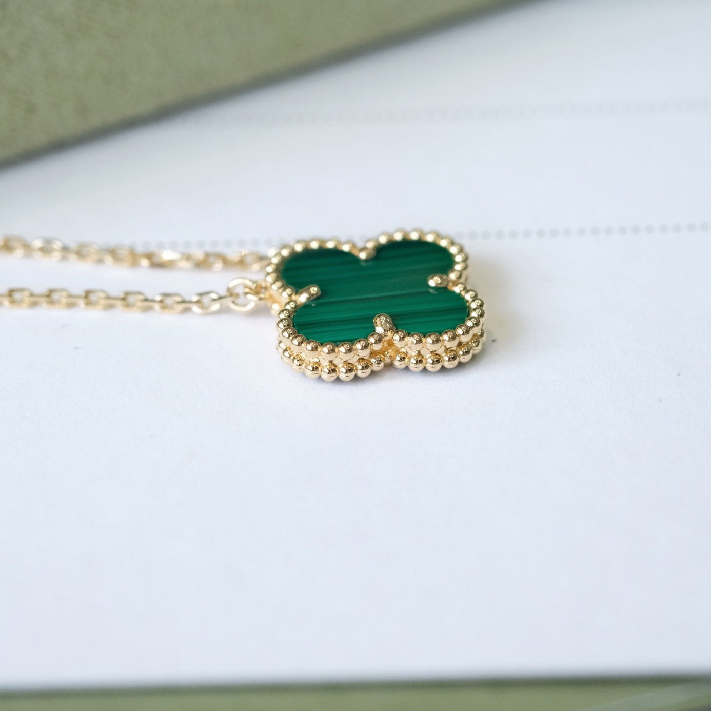 Pomuse CLOVER 15MM MALACHITE SINGLE FLOWER  NECKLACE