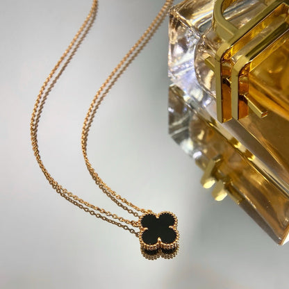 Pomuse CLOVER 15MM BLACK ONYX SINGLE FLOWER NECKLACE