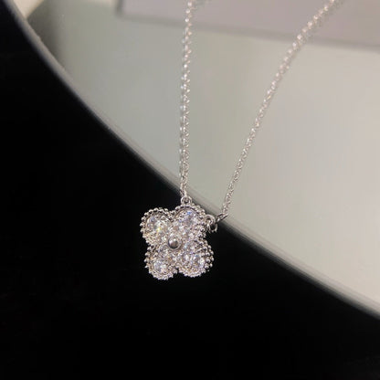 Pomuse CLOVER 15MM DIAMOND SINGLE FLOWER NECKLACE