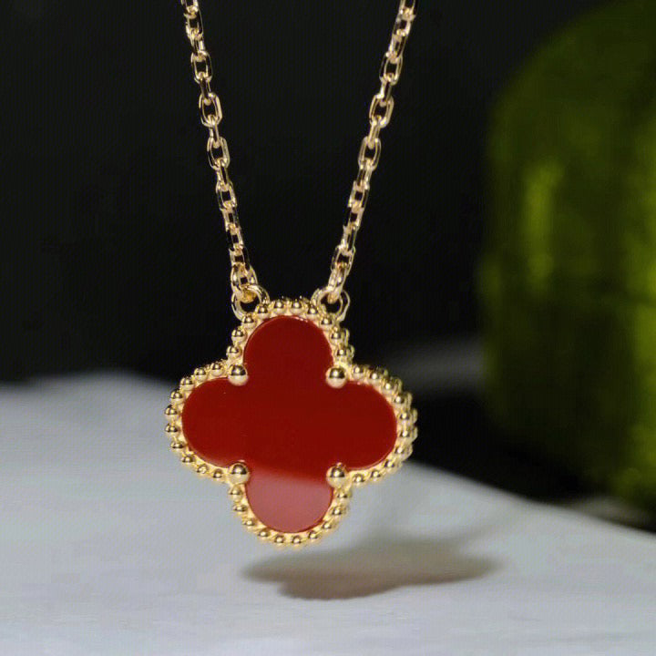 Pomuse CLOVER 15MM CARNELIAN SINGLE FLOWER NECKLACE