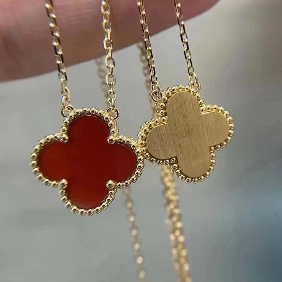 Pomuse CLOVER 15MM CARNELIAN SINGLE FLOWER NECKLACE