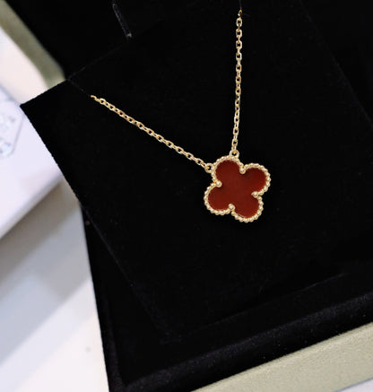 Pomuse CLOVER 15MM CARNELIAN SINGLE FLOWER NECKLACE