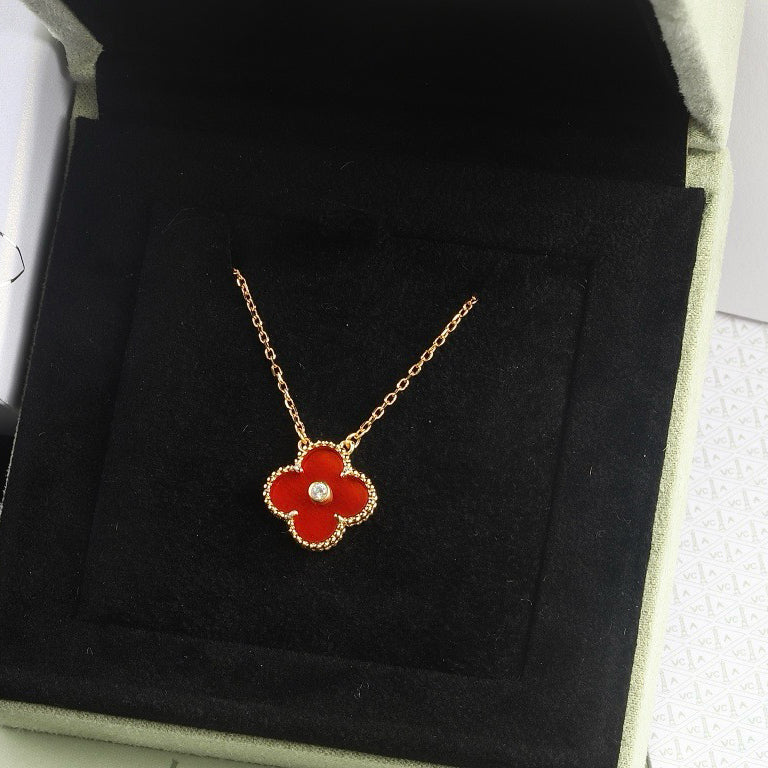 Pomuse CLOVER 15MM DIAMOND CARNELIAN NECKLACE
