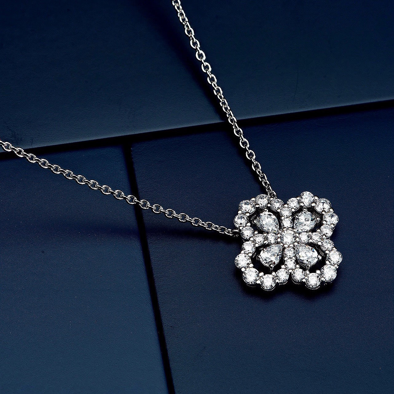 Pomuse LOOP NECKLACE FULL MOTIF DIAMOND COMBINATION