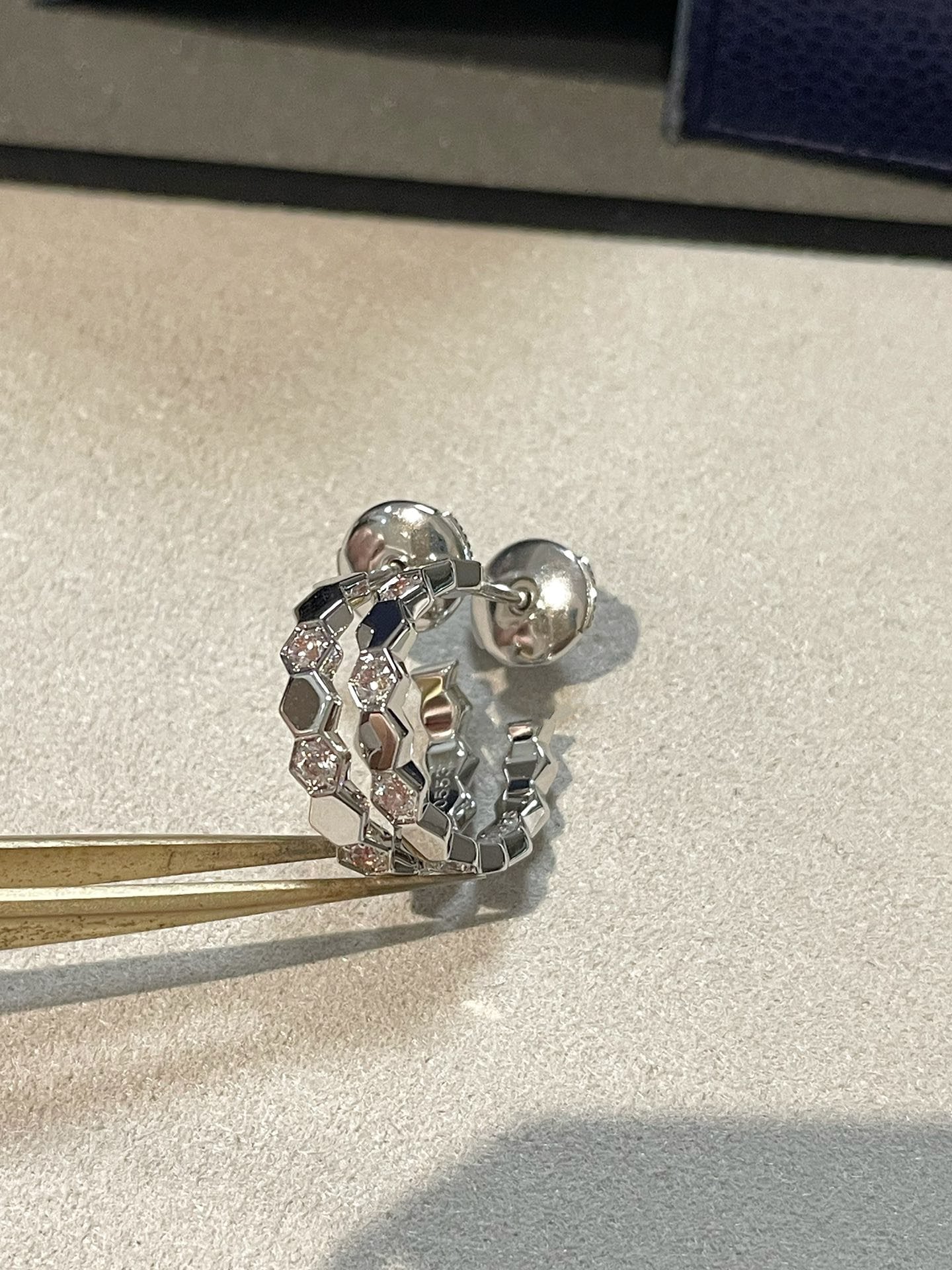 Pomuse Hollow Design Four-Leaf Clover Flower Shape Ring