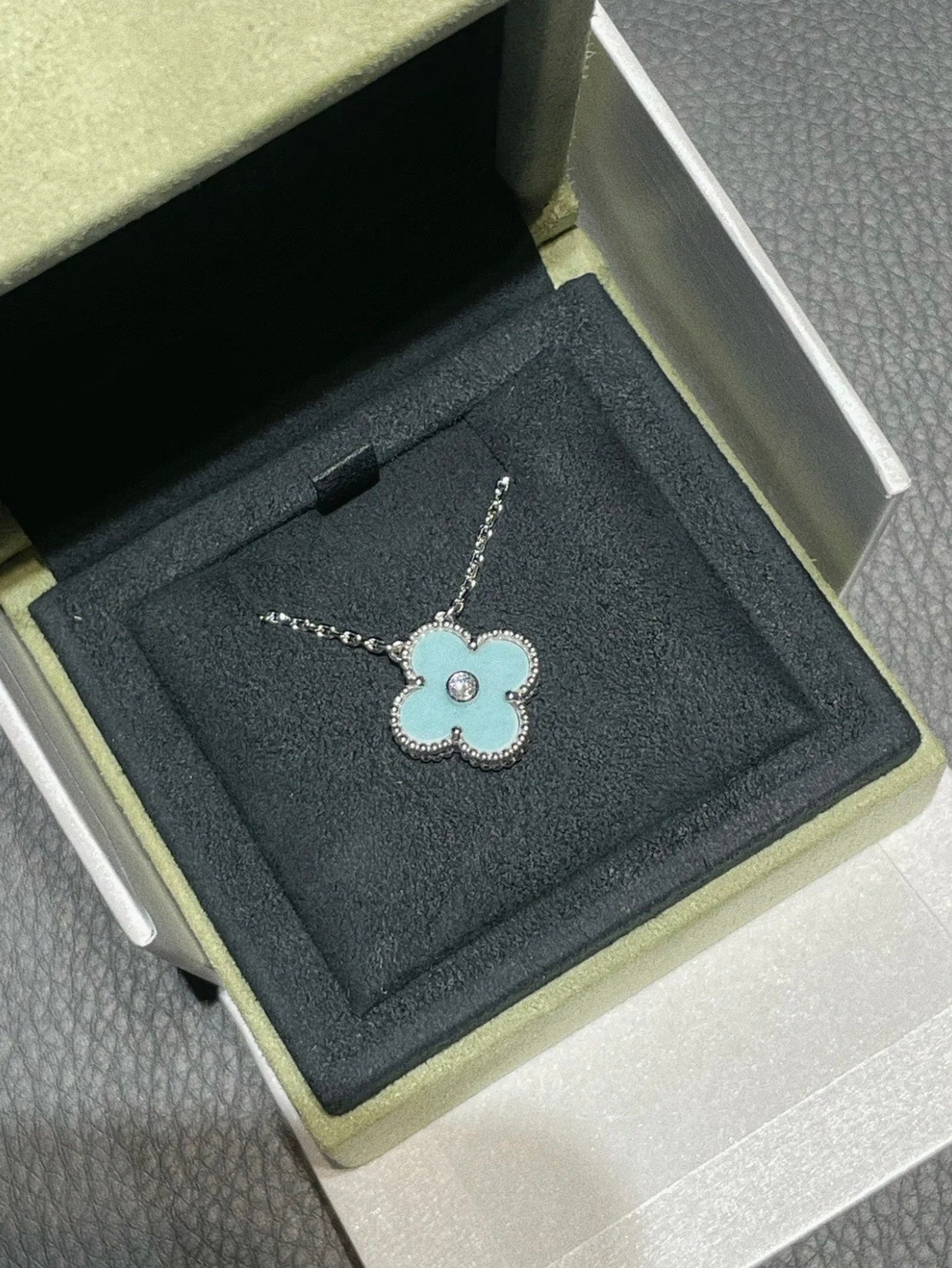 Pomuse CLOVER 1 DIAMOND LIGHT BLUE SILVER NECKLACE