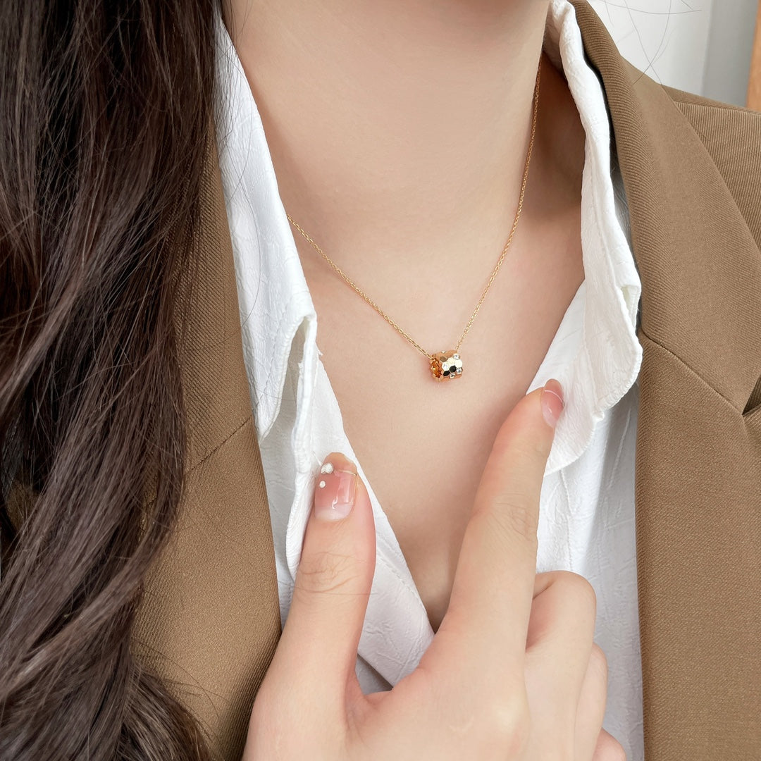 Pomuse BEE MINI PEDANT DIAMOND NECKLACE