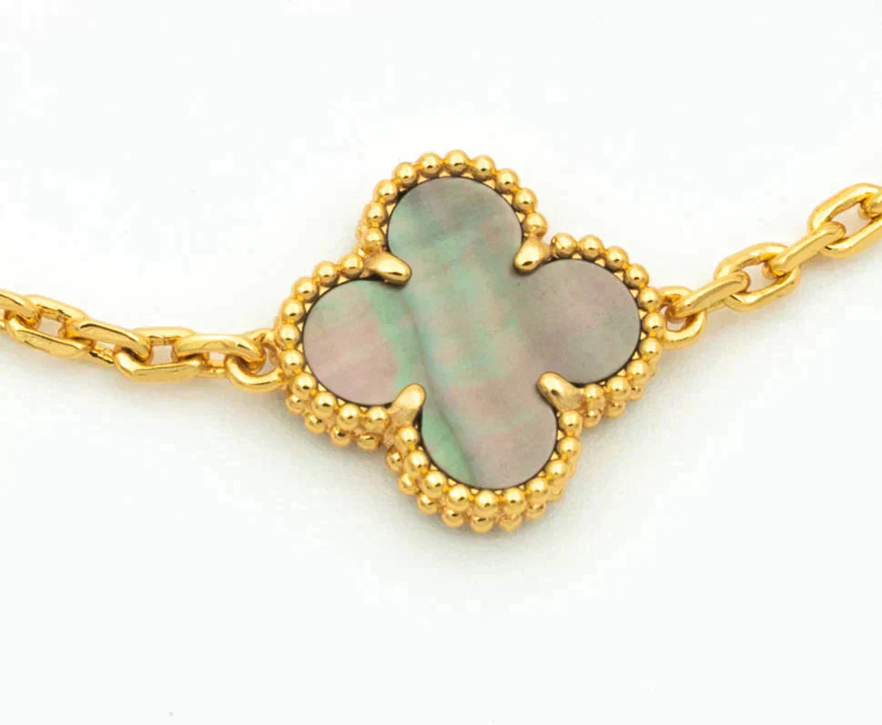 Pomuse CLOVER 5 MOTIF GRAY MOP DIAMOND BRACELET