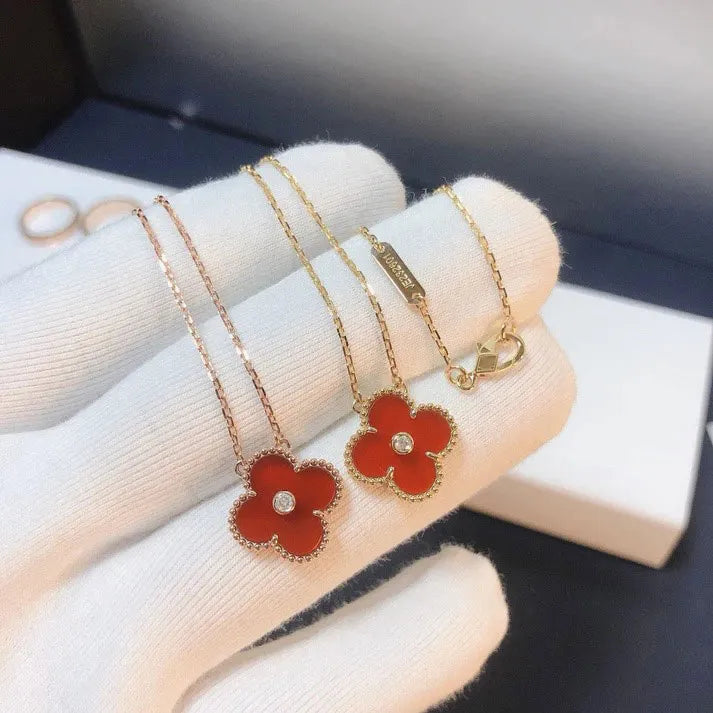 Pomuse CLOVER 15MM DIAMOND CARNELIAN NECKLACE