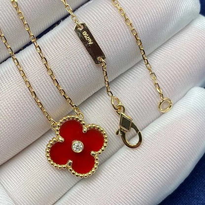 Pomuse CLOVER 15MM DIAMOND CARNELIAN NECKLACE