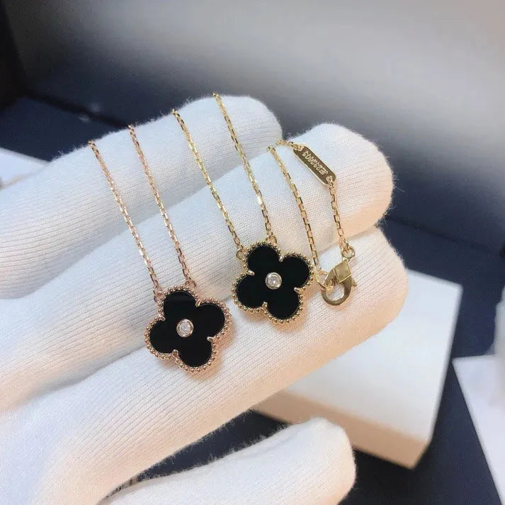 Pomuse CLOVER 15MM DIAMOND ONYX NECKLACE