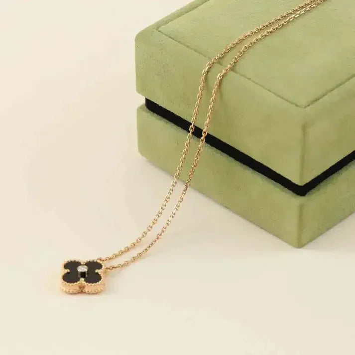 Pomuse CLOVER 15MM DIAMOND ONYX NECKLACE