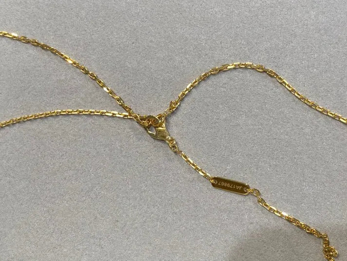 Pomuse CLOVER 25MM NECKLACE GOLD CARNELIAN