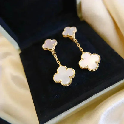 Pomuse CLOVER 2 MOTIF WHITE MOP EARRINGS