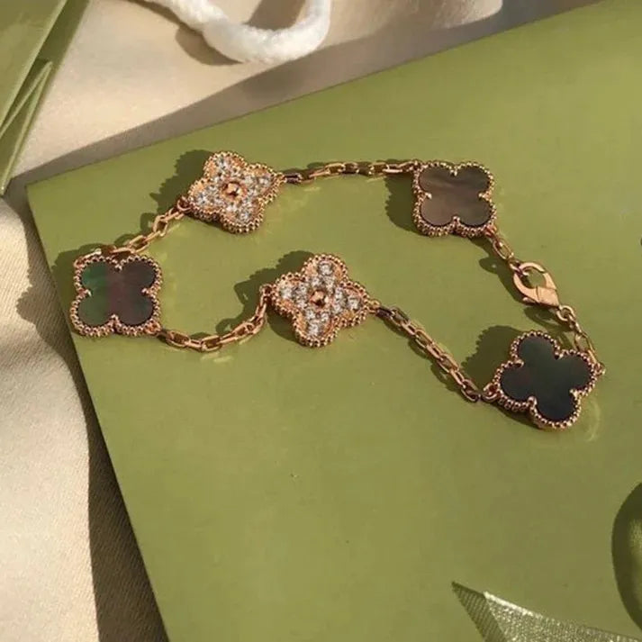 Pomuse CLOVER 5 MOTIF GRAY MOP DIAMOND BRACELET