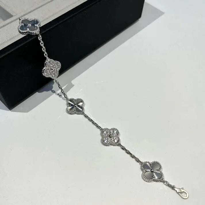 Pomuse CLOVER 5 MOTIF SILVER DIAMOND BRACELET