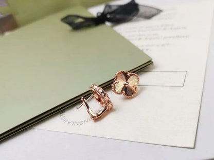 Pomuse CLOVER MEDIUM STUD EARRINGS