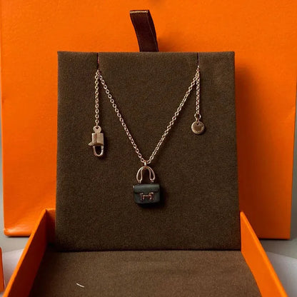 Pomuse CONSTANCE BLACK PEDANT PINK GOLD NECKLACE