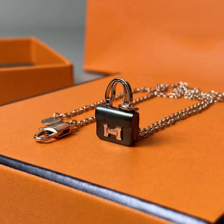 Pomuse CONSTANCE BLACK PEDANT PINK GOLD NECKLACE